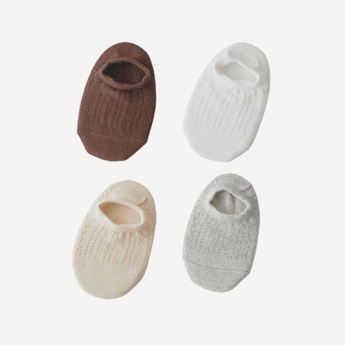 Simples et essentielles, les chaussettes courtes bébé Bellemoon assurent confort et légèreté pour les petits pieds au quotidien.