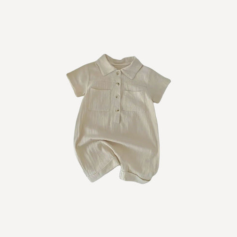 Cette combinaison pyjama bébé garçon beige, douce et apaisante, accompagne les nuits avec confort et naturel, fidèle à l’univers délicat de Bellemoon.
