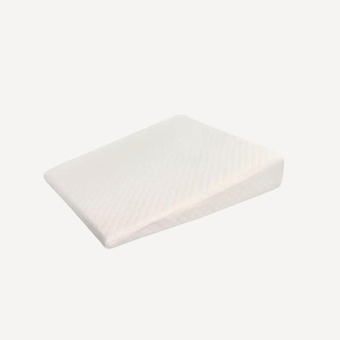 Notre coussin anti-reflux pour bébé est pensé pour offrir une inclinaison douce et un confort optimal après les repas, dans le respect du bien-être et de l’élégance chère à Bellemoon.