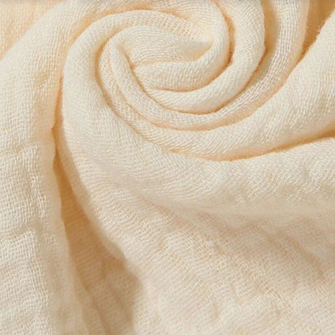 Détail du doudou bébé en gaze de coton Bellemoon, pensé avec soin pour allier douceur, légèreté et finitions délicates.