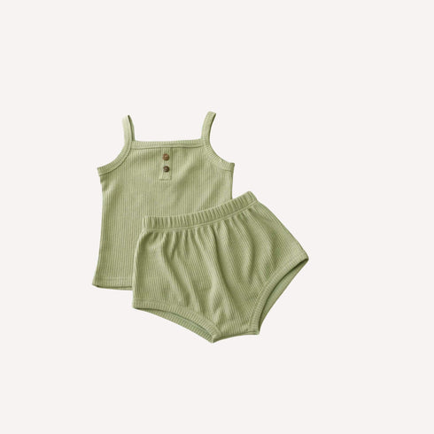 Cet ensemble pyjama bébé fille vert, frais et naturel, offre douceur et confort pour des nuits paisibles, fidèle à l’univers tendre de Bellemoon.