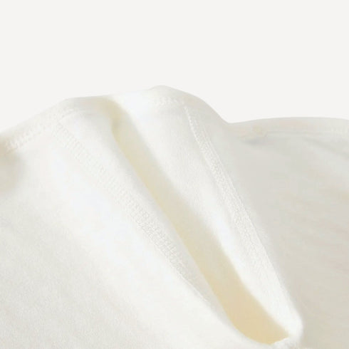 L’intérieur de notre pyjama kimono bébé dévoile une finition douce et soignée, pensée pour envelopper bébé de confort, fidèle à l’univers délicat de Bellemoon.