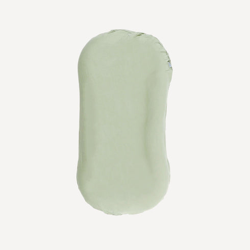 La housse de notre oreiller ergonomique pour bébé allie douceur, respirabilité et élégance naturelle, fidèle à l’univers raffiné de Bellemoon.