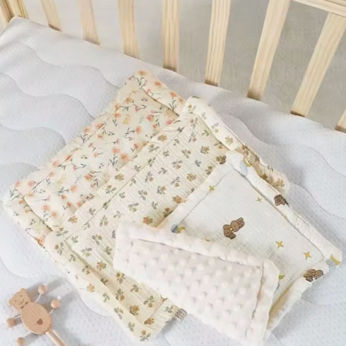 Un petit oreiller conçu pour le confort des tout-petits, entre légèreté, douceur et sérénité.