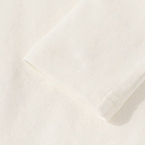 Les détails fins de notre pyjama bébé fille chic révèlent une confection soignée et élégante, fidèle à l’univers raffiné de Bellemoon.