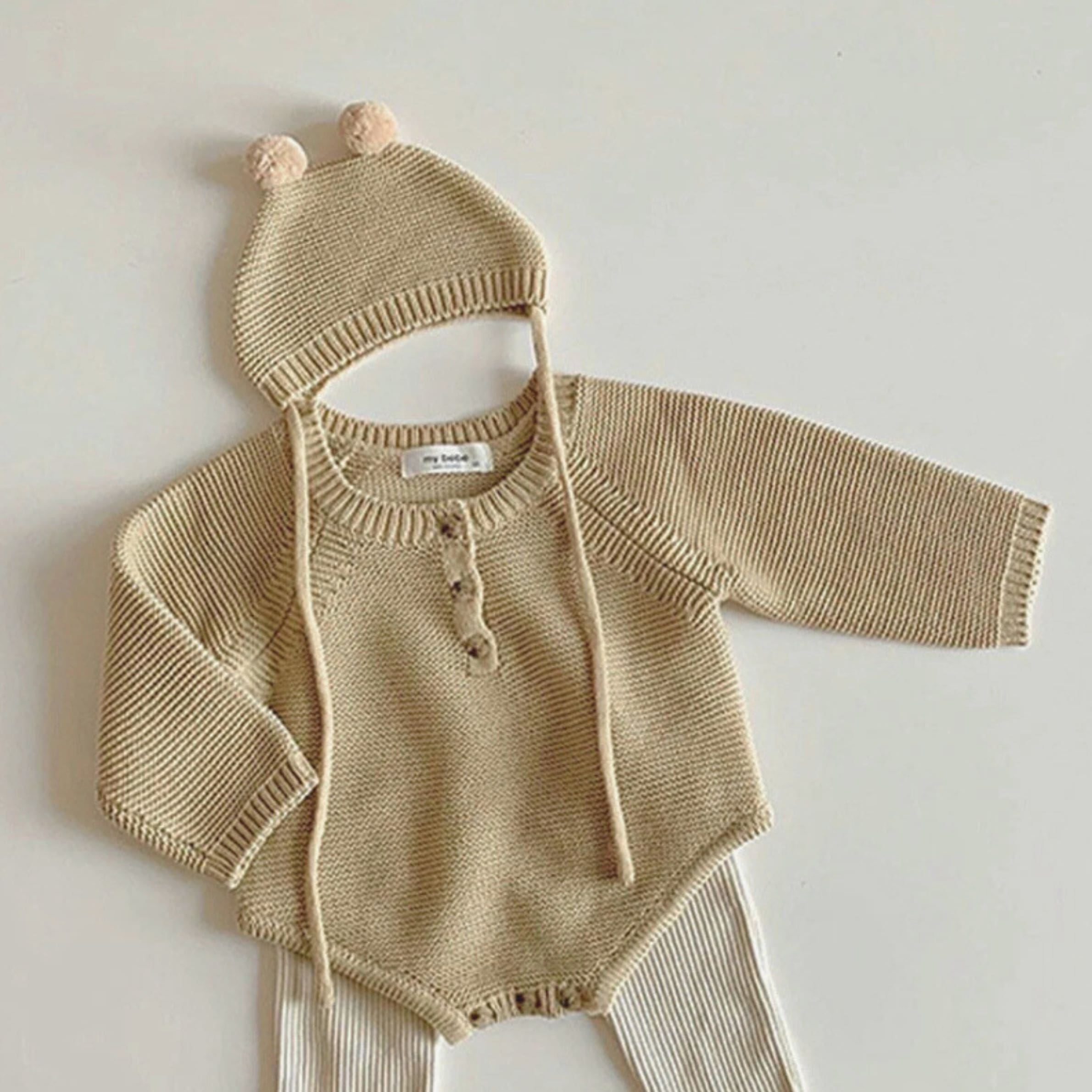 Combinaison bébé en maille avec bonnet