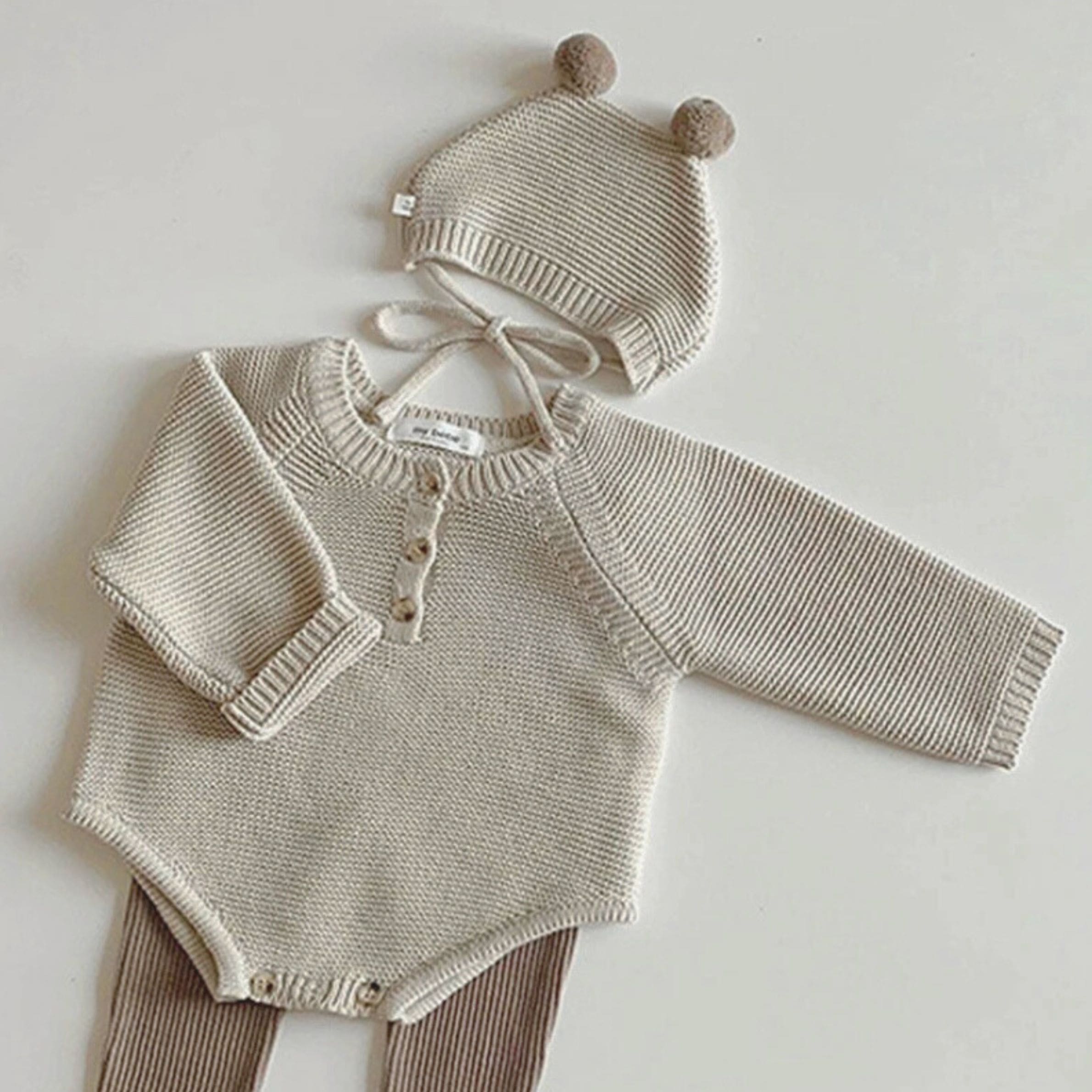 Combinaison bébé en maille avec bonnet