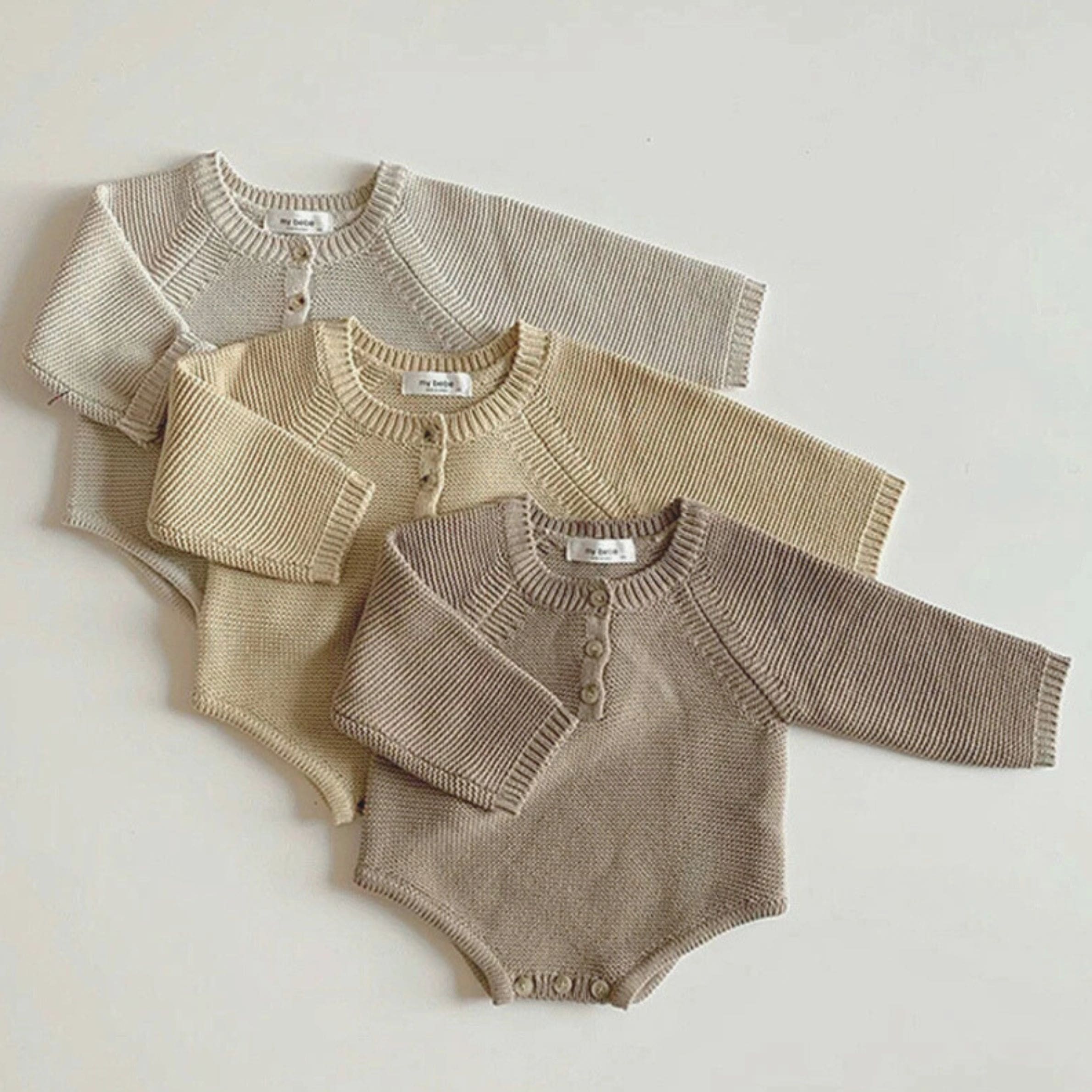 Combinaison bébé en maille avec bonnet