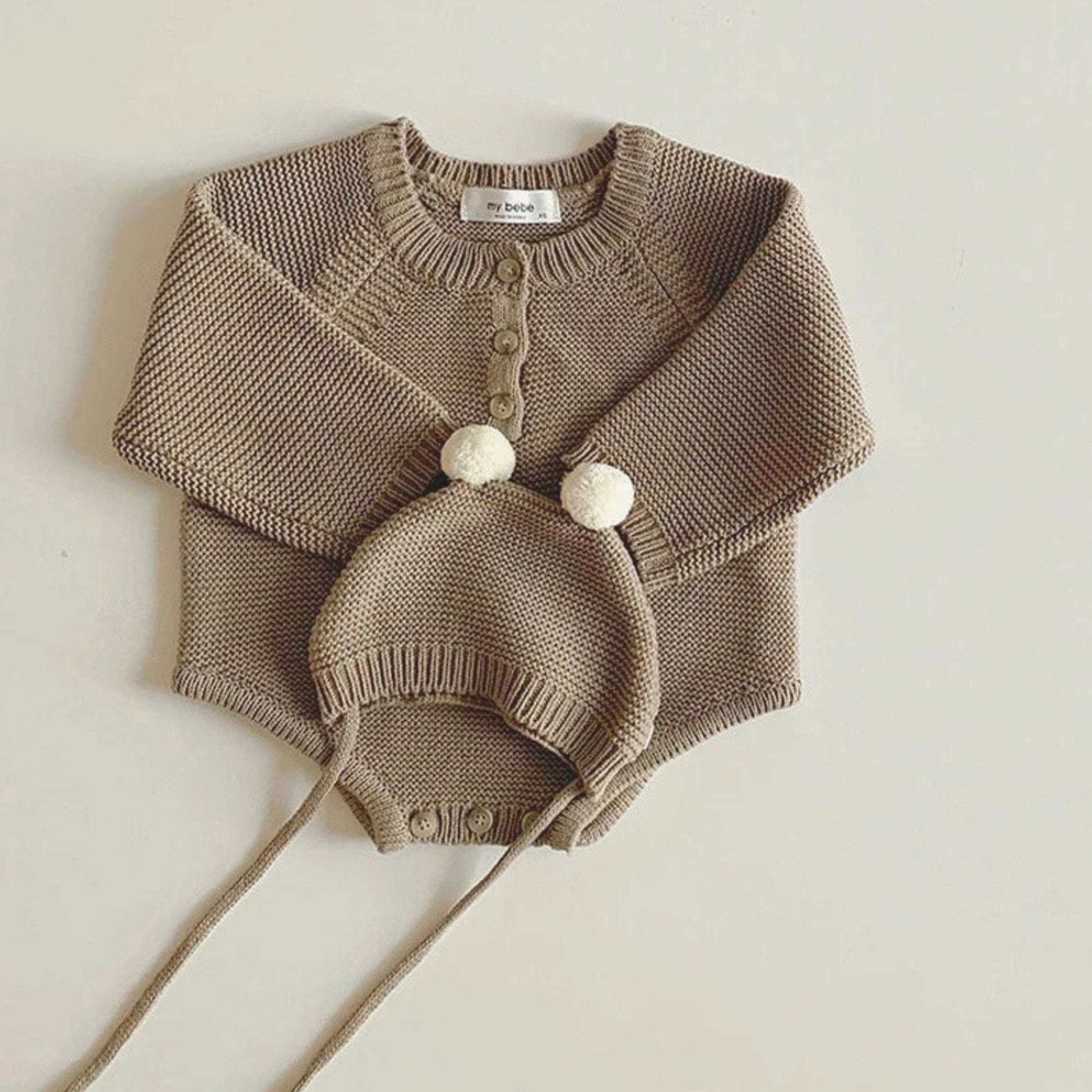 Combinaison bébé en maille avec bonnet