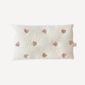Notre coussin de tête pour bébé allie maintien doux et confort optimal, dans l’élégance naturelle de l’univers Bellemoon.