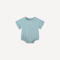 Ce pyjama bébé garçon sans pied bleu, doux et léger, accompagne les nuits avec confort et liberté, fidèle à l’univers apaisant de Bellemoon.