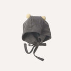Douce nuit en vue avec notre pyjama coton bébé garçon et son bonnet marron assorti, pensé pour le confort des tout-petits dès les premiers rêves.