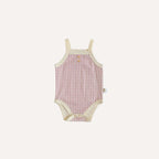 Un pyjama léger bébé fille violet, doux et délicat, pour envelopper les nuits d’été de tendresse et de fraîcheur, fidèle à l’univers poétique de Bellemoon.