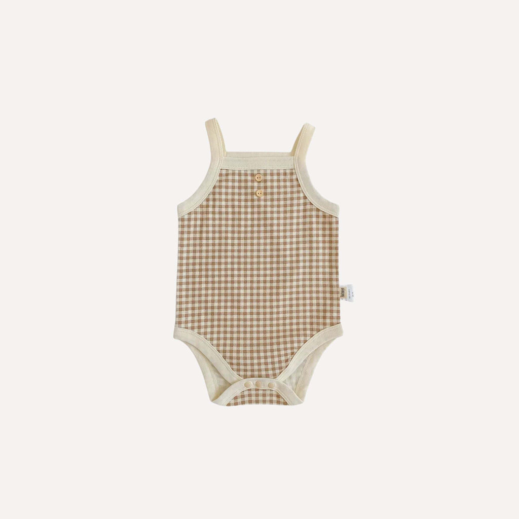 Un pyjama léger bébé fille kaki, à la teinte naturelle et apaisante, pour des nuits d’été tout en confort dans l’univers doux et authentique de Bellemoon.