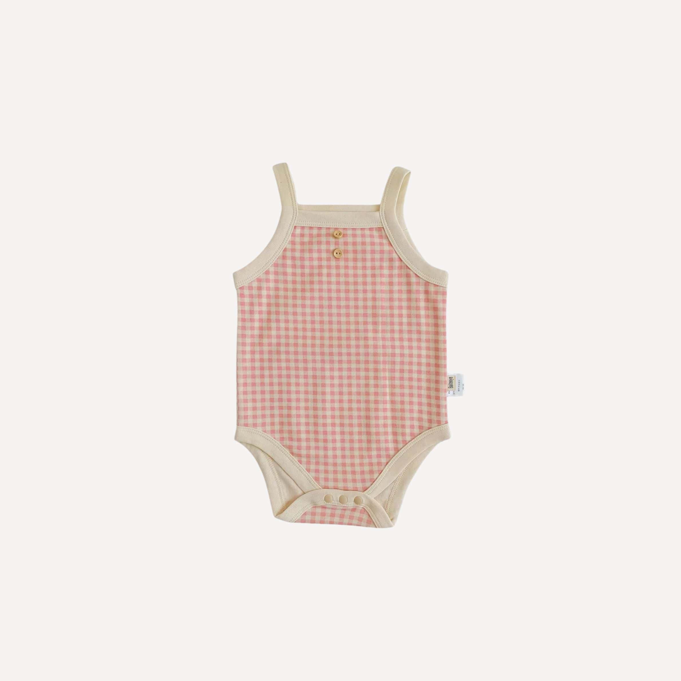 Un pyjama léger bébé fille rose, tout en délicatesse, pour des nuits d’été douces et sereines dans l’univers tendre de Bellemoon.