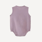 Vue dos du pyjama bébé à manches courtes, pensé pour le confort et la liberté de mouvement, fidèle à la douceur de l’univers Bellemoon.