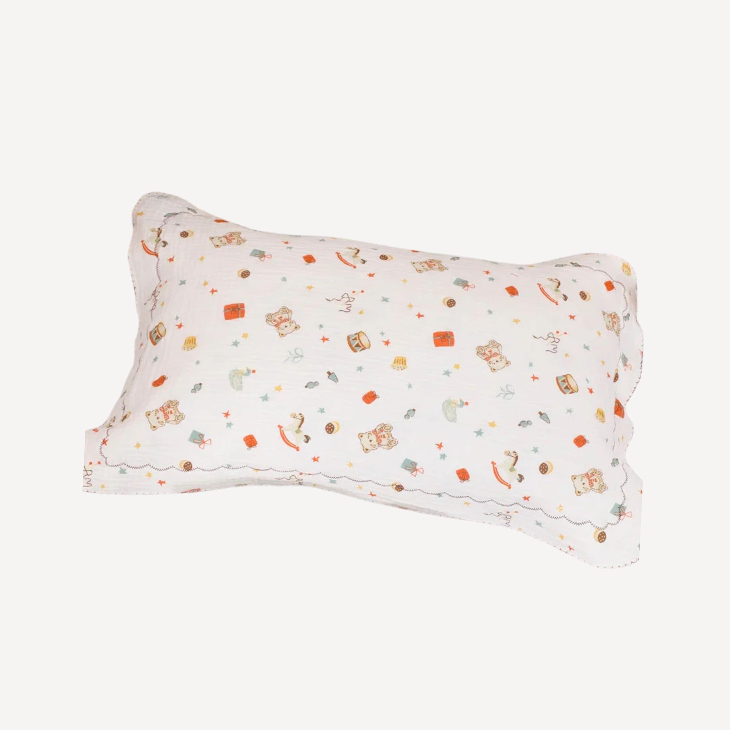 Notre taie d’oreiller bébé, décorée de motifs ludiques autour du jeu, apporte une touche joyeuse et délicate à l’univers tendre de Bellemoon.