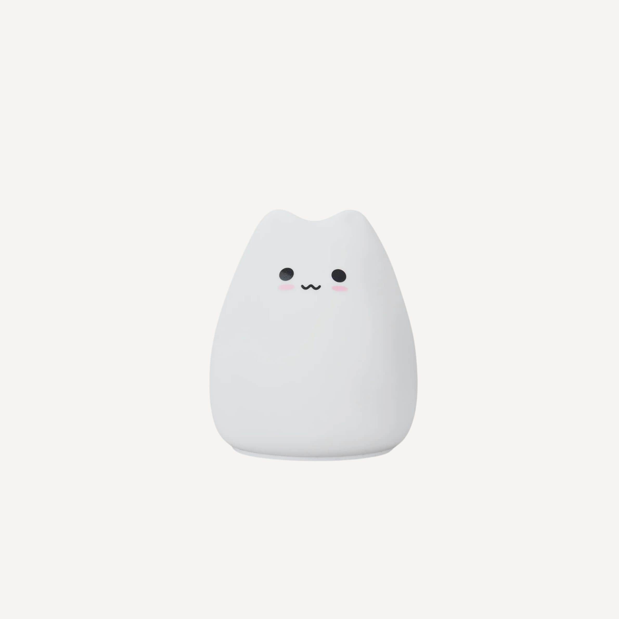 La veilleuse bébé chat au style happy illumine les nuits d’une lueur joyeuse et apaisante, avec son sourire tendre et rassurant fidèle à l’univers poétique de Bellemoon.