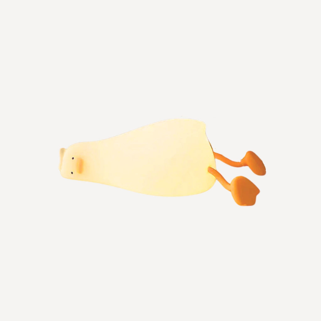 Douce au toucher et résistante, notre veilleuse bébé en silicone diffuse une lumière apaisante, fidèle à l’univers sécurisé et réconfortant de Bellemoon.