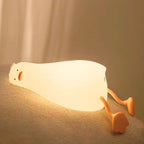 Notre veilleuse bébé en silicone en forme de canard allie douceur, sécurité et fantaisie, pour illuminer les nuits avec tendresse dans l’univers Bellemoon.